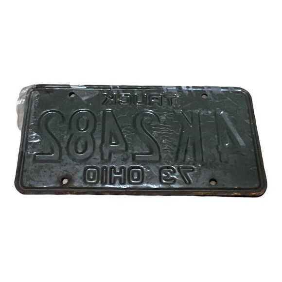 Vintage Man Cave Ohio 1973 Truck Collectible License Plate Original Tag #4K 2472 - Picture 2 of 3